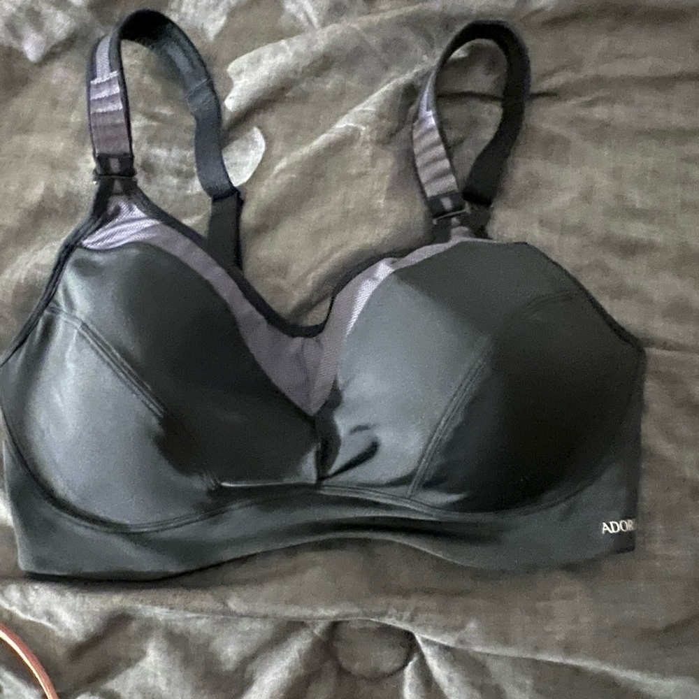 NWT Adore Me sports bra size 34DDD block. Underwire
